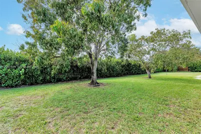 13540 SW 98th Ct, Miami, FL 33176 - Photo 32