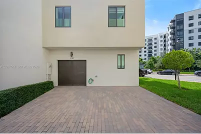 8387 NW 43rd St, Doral, FL 33166 - Photo 1