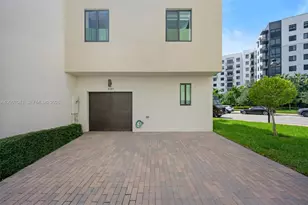 8387 NW 43rd St, Doral, FL 33166 - Photo 1