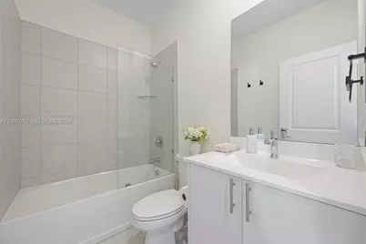 8387 NW 43rd St, Doral, FL 33166 - Photo 16