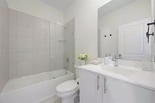 8387 NW 43rd St, Doral, FL 33166 - Photo 16