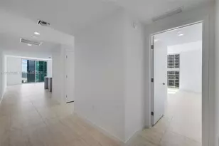 77 SE 5th St, Miami, FL 33131 - Photo 16