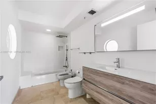 7824 Collins Ave, Miami Beach, FL 33141 - Photo 18