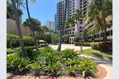 540 Brickell Key Dr #1809, Miami, FL 33131 - Photo 32