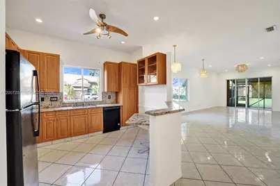 10131 Lombardy Dr, Tamarac, FL 33321 - Photo 6