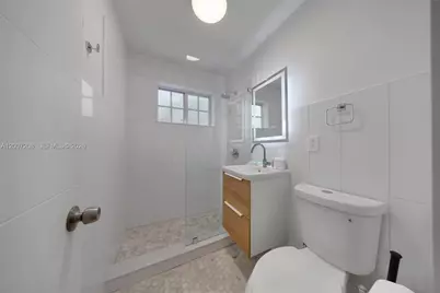 1300 NE 110th St, Miami, FL 33161 - Photo 20