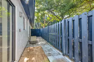 380 Fairway Cir, Weston, FL 33326 - Photo 32