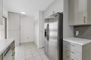 380 Fairway Cir, Weston, FL 33326 - Photo 6