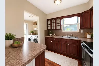 2724 Acapulco Dr, Miramar, FL 33023 - Photo 14