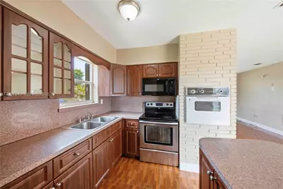2724 Acapulco Dr, Miramar, FL 33023 - Photo 12