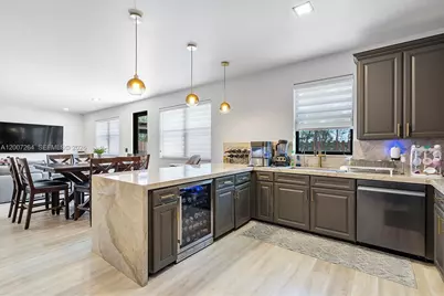 9830 NW 86 Ter, Doral, FL 33178 - Photo 10