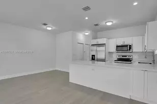 4817 E 9th Ln, Hialeah, FL 33013 - Photo 12