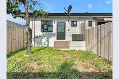 4817 E 9th Ln, Hialeah, FL 33013 - Photo 26