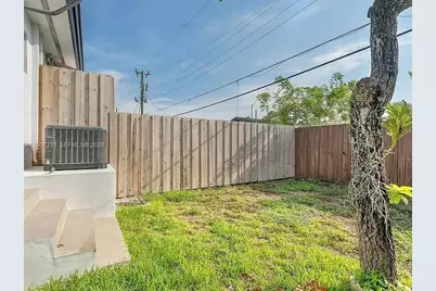 4817 E 9th Ln, Hialeah, FL 33013 - Photo 24
