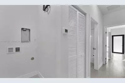 4817 E 9th Ln, Hialeah, FL 33013 - Photo 22