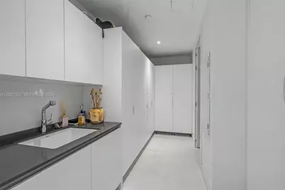 300 Biscayne Blvd Way #3203, Miami, FL 33131 - Photo 24