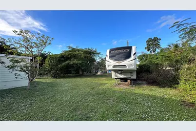119 SW 8th Ave, Boynton Beach, FL 33435 - Photo 20