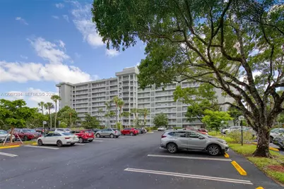 4015 W Palm Aire Dr #506, Pompano Beach, FL 33069 - Photo 2