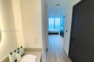 20 NE 11th St, Miami, FL 33132 - Photo 4