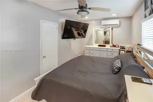 571 E 60th St, Hialeah, FL 33013 - Photo 6