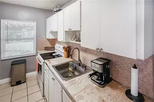 571 E 60th St, Hialeah, FL 33013 - Photo 14