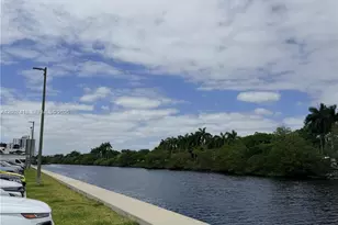 3701 N Country Club Dr, Aventura, FL 33180 - Photo 32