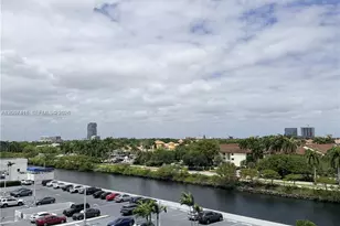3701 N Country Club Dr, Aventura, FL 33180 - Photo 28