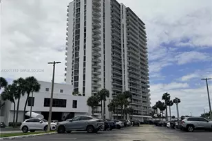 3701 N Country Club Dr, Aventura, FL 33180 - Photo 30