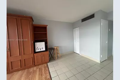 2899 Collins Ave #1040, Miami Beach, FL 33140 - Photo 10
