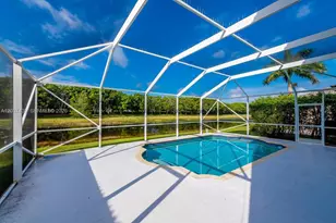 801 Tanglewood Cir, Weston, FL 33327 - Photo 2