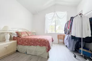 1510 W Lacosta Dr W, Pembroke Pines, FL 33027 - Photo 18