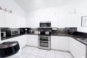 1510 W Lacosta Dr W, Pembroke Pines, FL 33027 - Photo 12