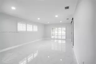 19150 S St Andrews Dr, Hialeah, FL 33015 - Photo 14