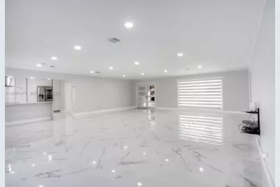 19150 S Saint Andrews Dr, Hialeah, FL 33015 - Photo 4