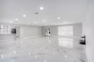 19150 S St Andrews Dr, Hialeah, FL 33015 - Photo 4