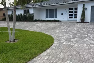 19150 S St Andrews Dr, Hialeah, FL 33015 - Photo 2