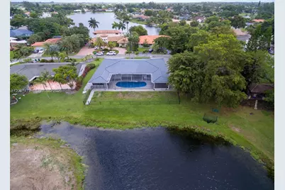 19150 S Saint Andrews Dr, Hialeah, FL 33015 - Photo 30