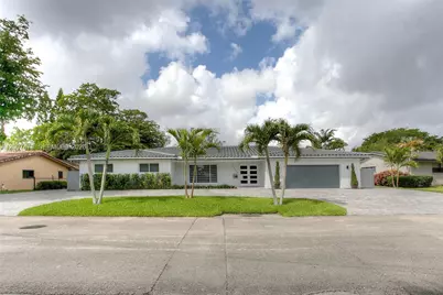 19150 S Saint Andrews Dr, Hialeah, FL 33015 - Photo 2