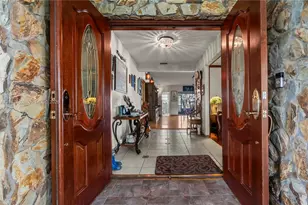10651 SW 27th St, Davie, FL 33328 - Photo 4
