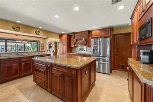 10651 SW 27th St, Davie, FL 33328 - Photo 4