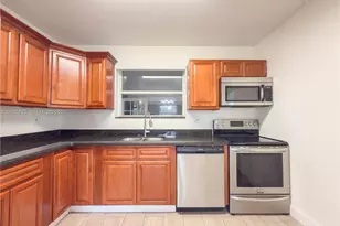 410 Pinecrest Dr, Miami Springs, FL 33166 - Photo 8