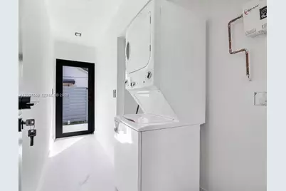 400 NW 40th St, Miami, FL 33127 - Photo 10