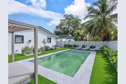 400 NW 40th St, Miami, FL 33127 - Photo 14