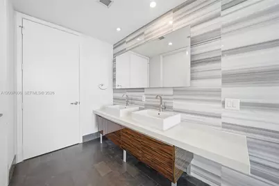 1100 Biscayne Blvd #4402, Miami, FL 33132 - Photo 14