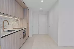 77 SE 5th St, Miami, FL 33131 - Photo 10