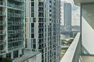 77 SE 5th St, Miami, FL 33131 - Photo 24