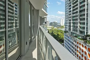77 SE 5th St, Miami, FL 33131 - Photo 26