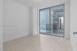 77 SE 5th St, Miami, FL 33131 - Photo 18
