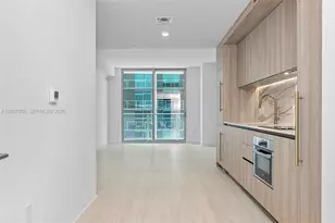 77 SE 5th St, Miami, FL 33131 - Photo 8
