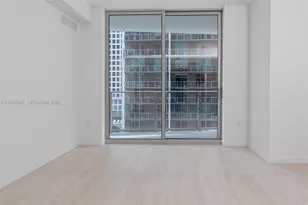 77 SE 5th St, Miami, FL 33131 - Photo 18
